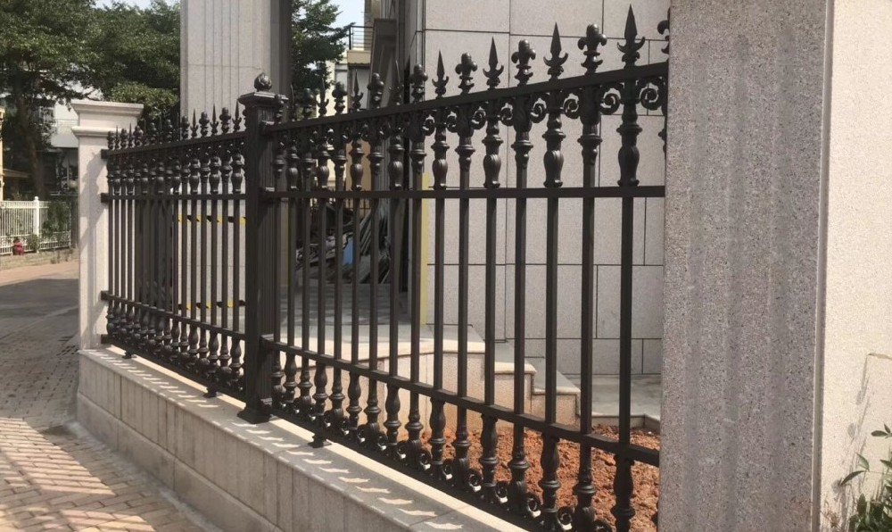 What Are The Characteristics of Stainless Steel Fence