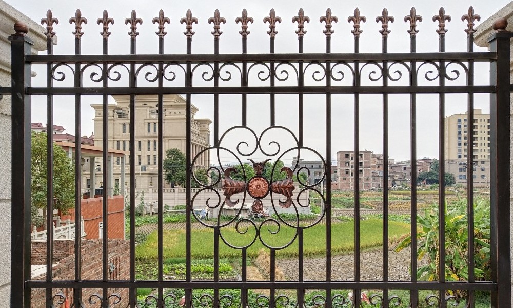 Where Is the Iron Yard Fence Suitable For Use